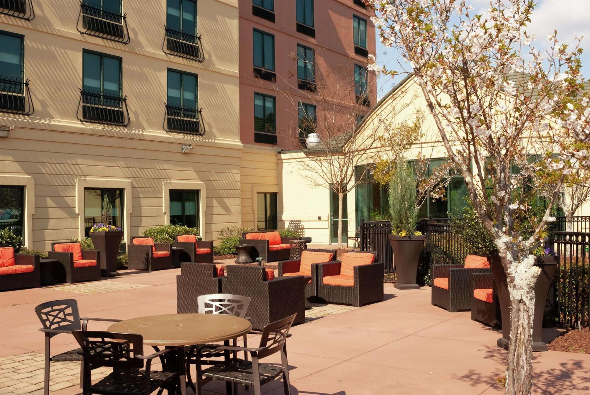 Hilton Garden Inn Atlanta Airport/Millenium Center Екстер'єр фото